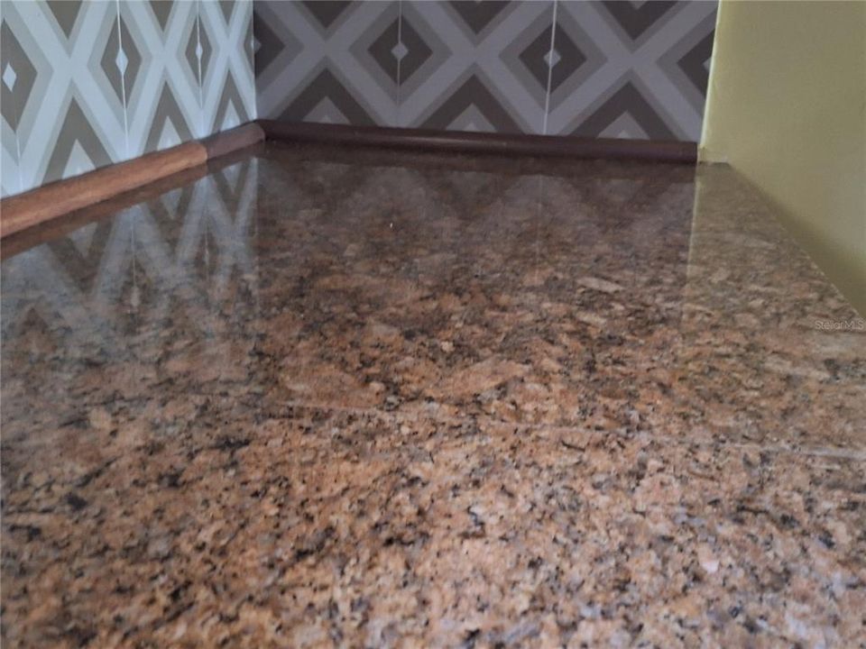 待售: $119,000 (2 贝兹, 2 浴室, 1388 平方英尺)