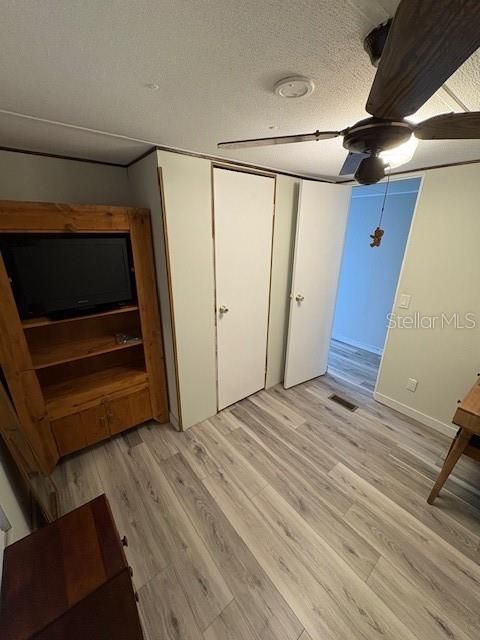 На продажу: $119,900 (2 спален, 1 ванн, 770 Квадратных фут)