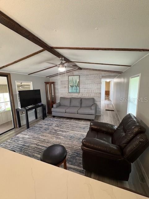 На продажу: $119,900 (2 спален, 1 ванн, 770 Квадратных фут)