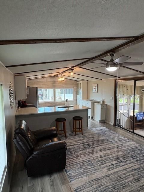 На продажу: $119,900 (2 спален, 1 ванн, 770 Квадратных фут)