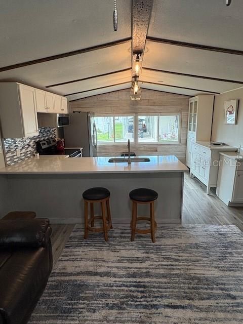 На продажу: $119,900 (2 спален, 1 ванн, 770 Квадратных фут)