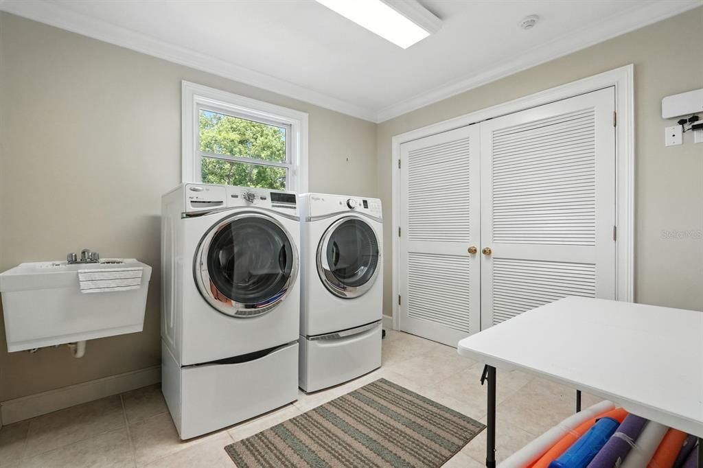 待售: $2,800,000 (5 贝兹, 4 浴室, 4988 平方英尺)