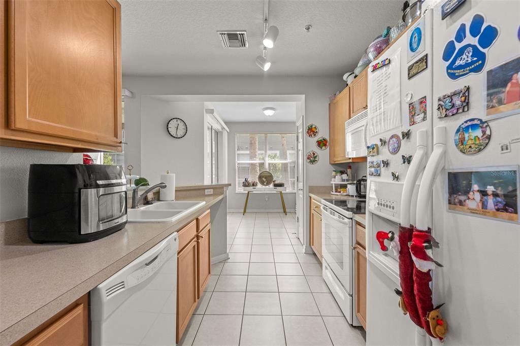 For Sale: $228,000 (3 beds, 2 baths, 1401 Square Feet)