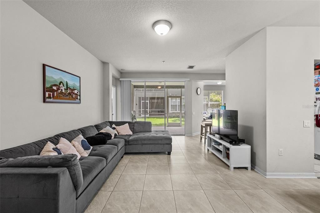 For Sale: $228,000 (3 beds, 2 baths, 1401 Square Feet)