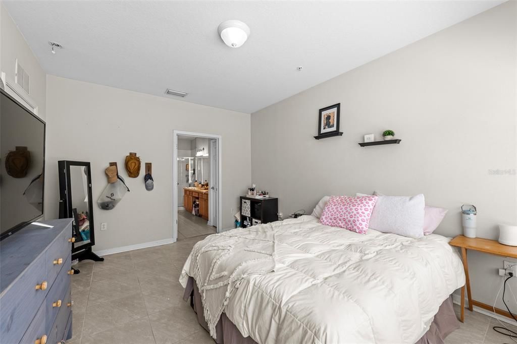 For Sale: $228,000 (3 beds, 2 baths, 1401 Square Feet)