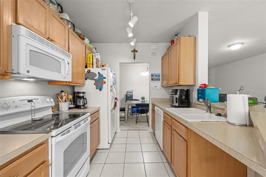 For Sale: $228,000 (3 beds, 2 baths, 1401 Square Feet)