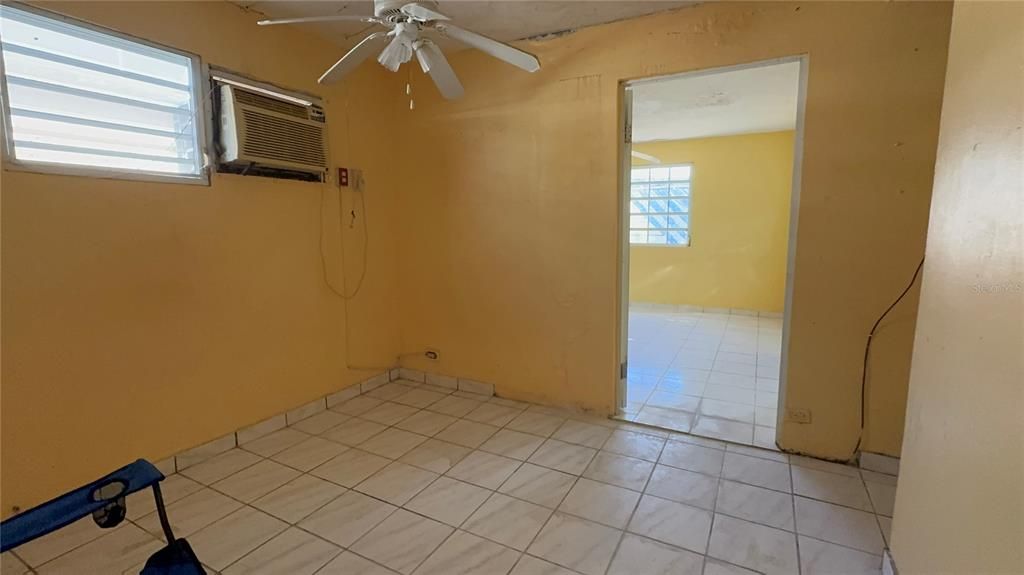 На продажу: $179,000 (4 спален, 2 ванн, 1200 Квадратных фут)