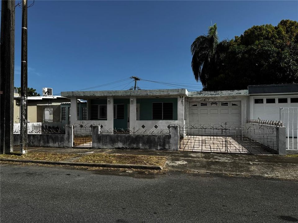 На продажу: $179,000 (4 спален, 2 ванн, 1200 Квадратных фут)