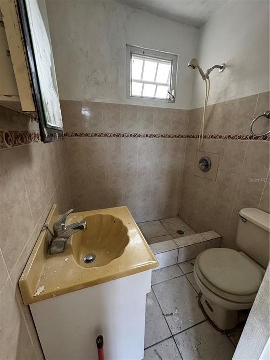 На продажу: $179,000 (4 спален, 2 ванн, 1200 Квадратных фут)