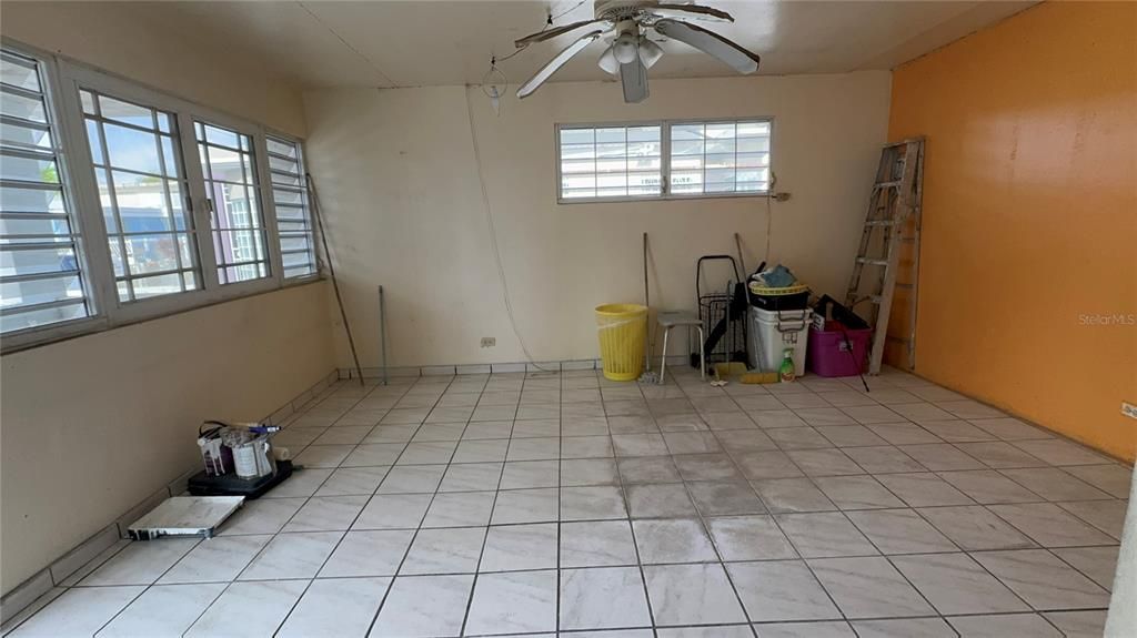 На продажу: $179,000 (4 спален, 2 ванн, 1200 Квадратных фут)