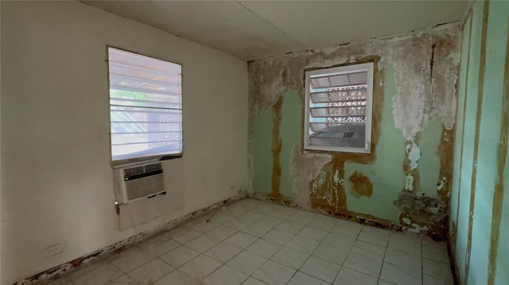 На продажу: $179,000 (4 спален, 2 ванн, 1200 Квадратных фут)