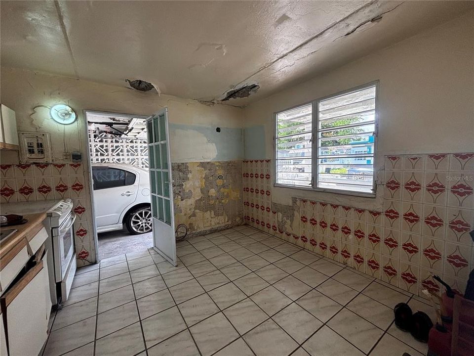 На продажу: $179,000 (4 спален, 2 ванн, 1200 Квадратных фут)