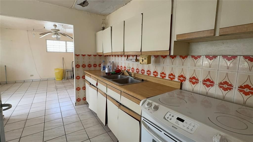 На продажу: $179,000 (4 спален, 2 ванн, 1200 Квадратных фут)