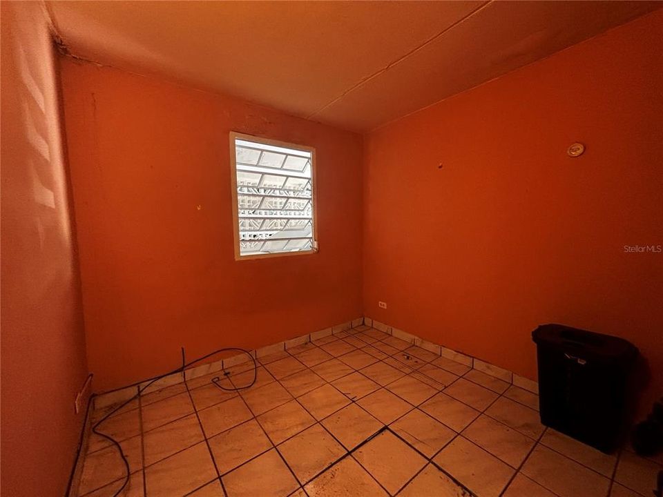 На продажу: $179,000 (4 спален, 2 ванн, 1200 Квадратных фут)