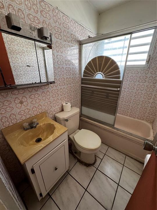 На продажу: $179,000 (4 спален, 2 ванн, 1200 Квадратных фут)