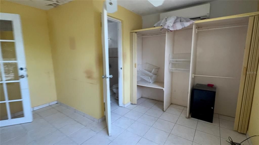 На продажу: $179,000 (4 спален, 2 ванн, 1200 Квадратных фут)