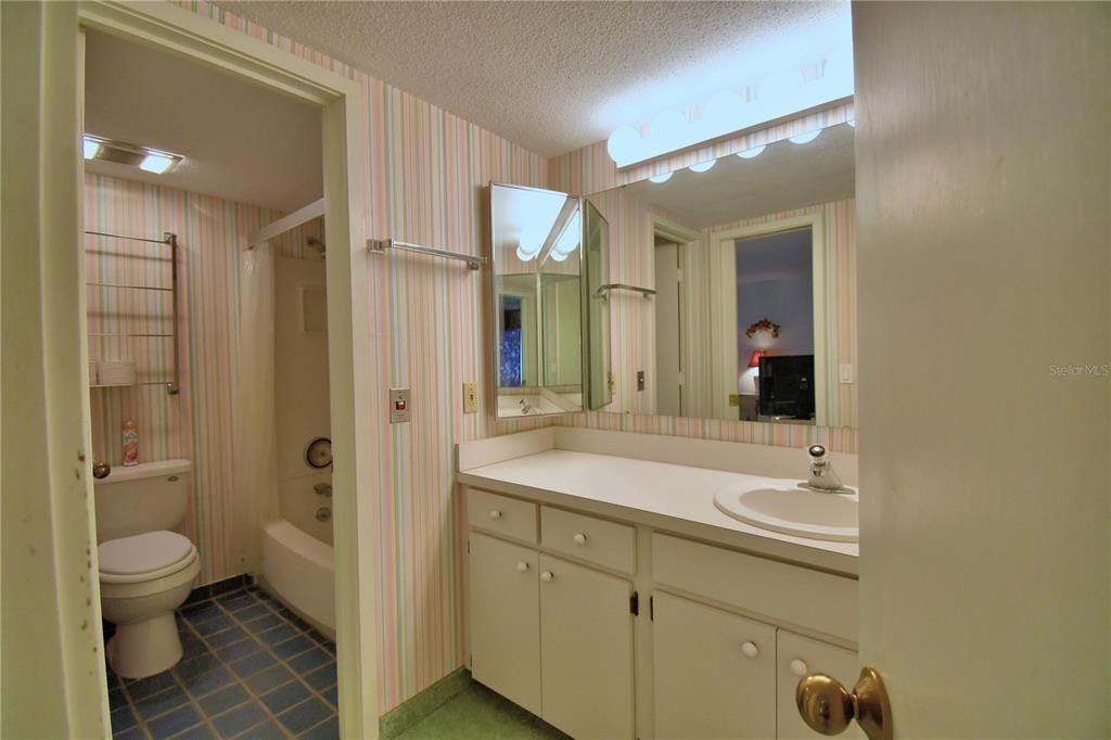 For Sale: $259,000 (2 beds, 3 baths, 2272 Square Feet)