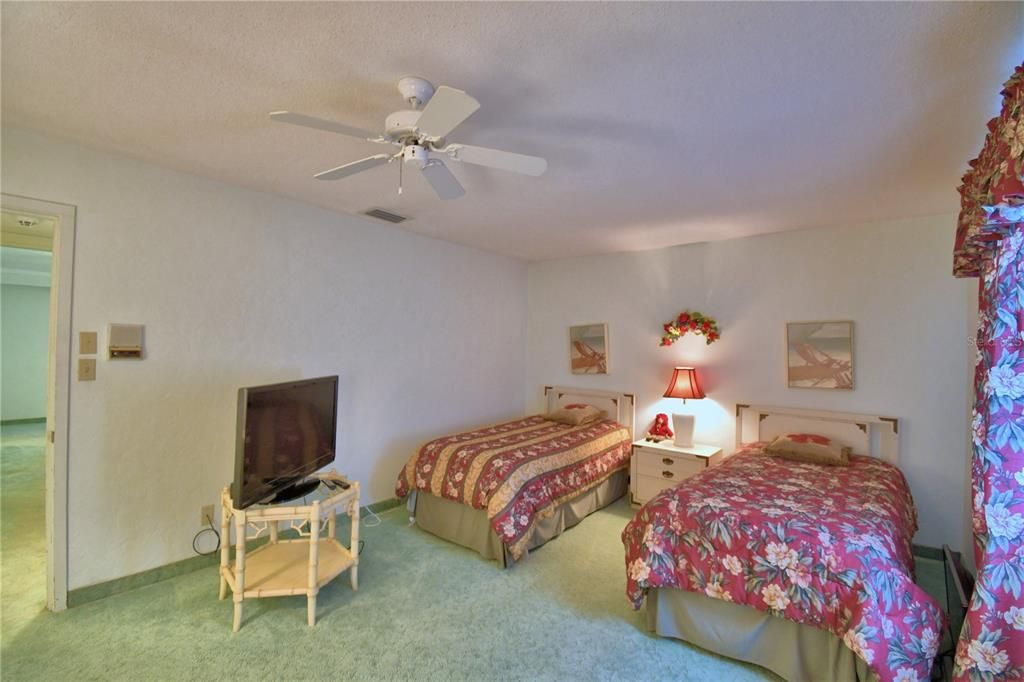 For Sale: $259,000 (2 beds, 3 baths, 2272 Square Feet)