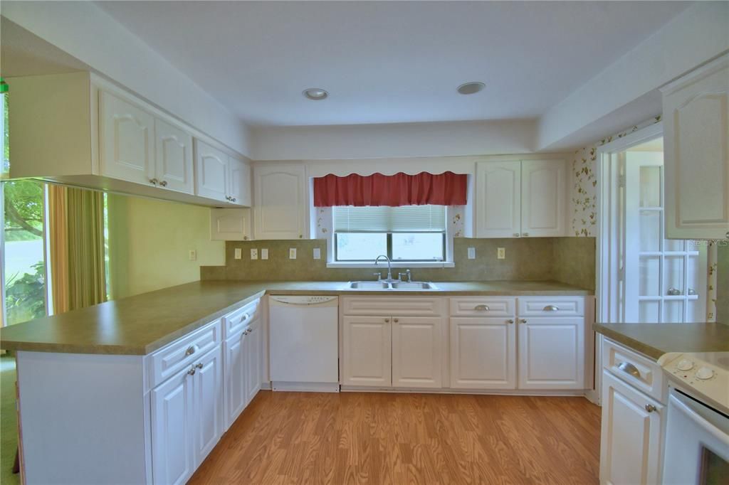 For Sale: $259,000 (2 beds, 3 baths, 2272 Square Feet)