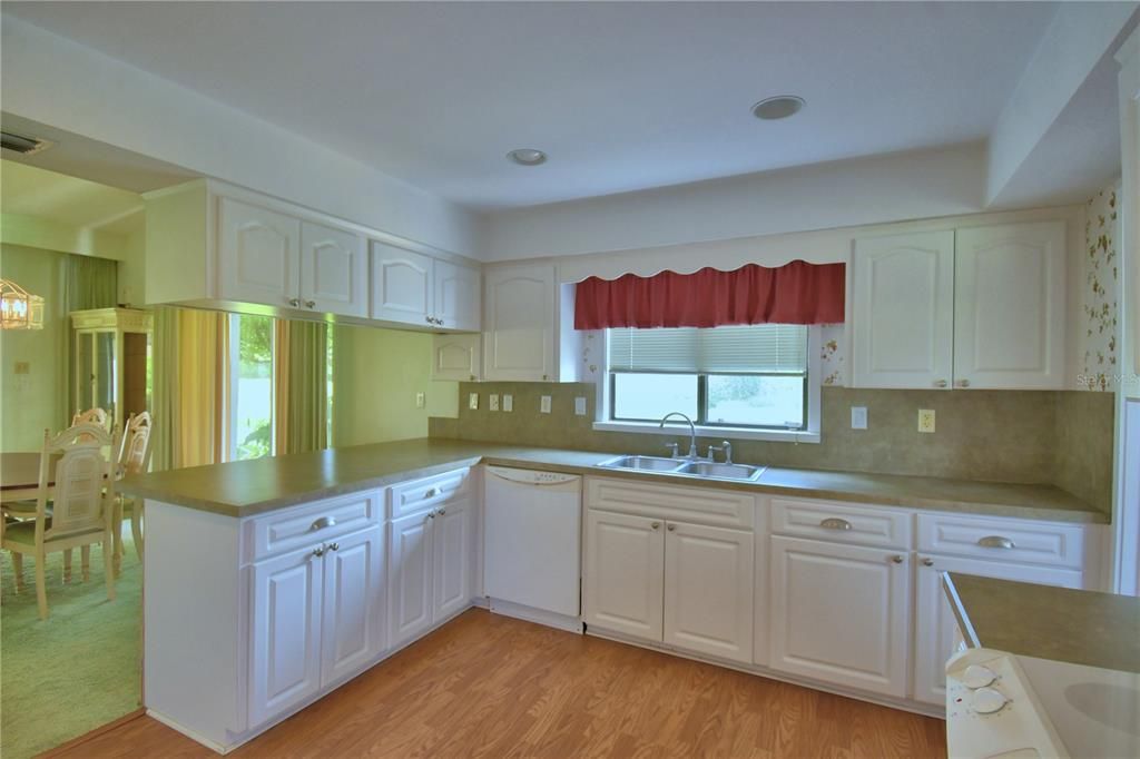 For Sale: $259,000 (2 beds, 3 baths, 2272 Square Feet)