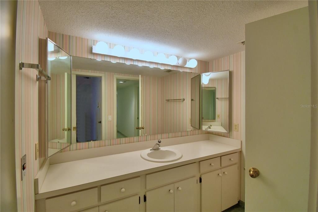 For Sale: $259,000 (2 beds, 3 baths, 2272 Square Feet)