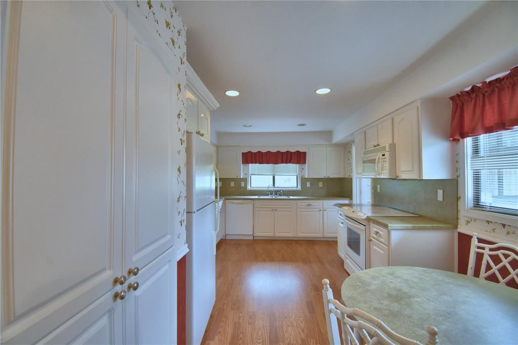 For Sale: $259,000 (2 beds, 3 baths, 2272 Square Feet)