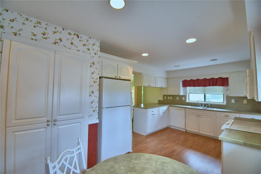 For Sale: $259,000 (2 beds, 3 baths, 2272 Square Feet)