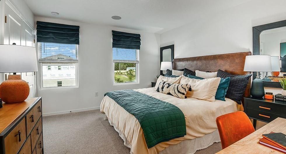 Active With Contract: $249,000 (2 beds, 2 baths, 1178 Square Feet)