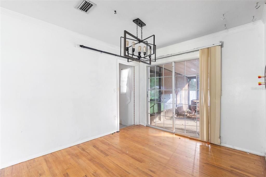 На продажу: $244,000 (4 спален, 2 ванн, 1339 Квадратных фут)