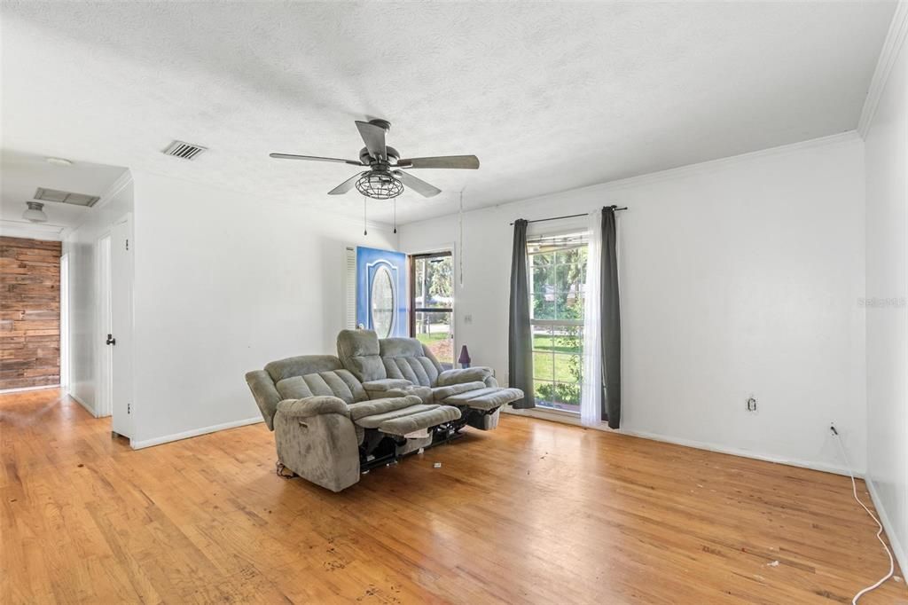 На продажу: $244,000 (4 спален, 2 ванн, 1339 Квадратных фут)