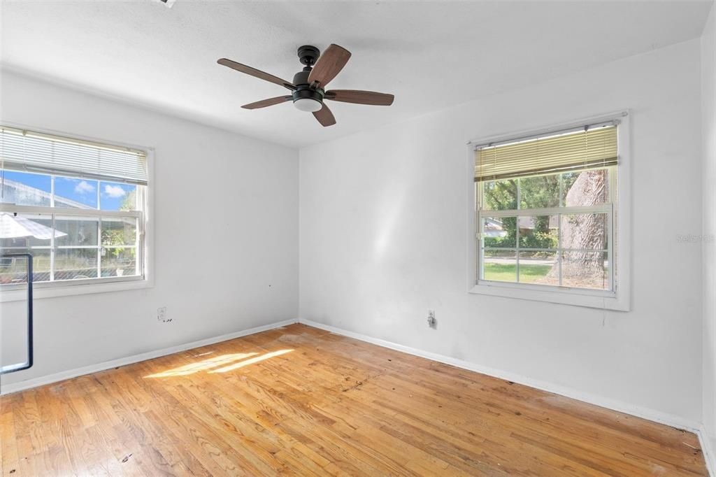 На продажу: $244,000 (4 спален, 2 ванн, 1339 Квадратных фут)