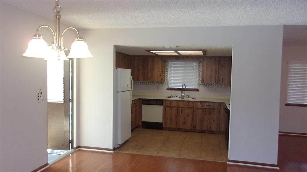 Active With Contract: $144,777 (2 beds, 2 baths, 1144 Square Feet)