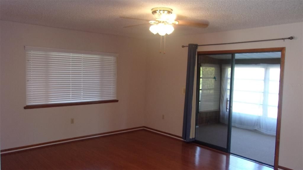 Active With Contract: $144,777 (2 beds, 2 baths, 1144 Square Feet)