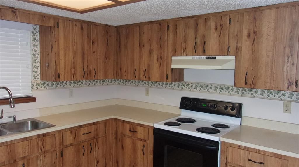 Active With Contract: $144,777 (2 beds, 2 baths, 1144 Square Feet)