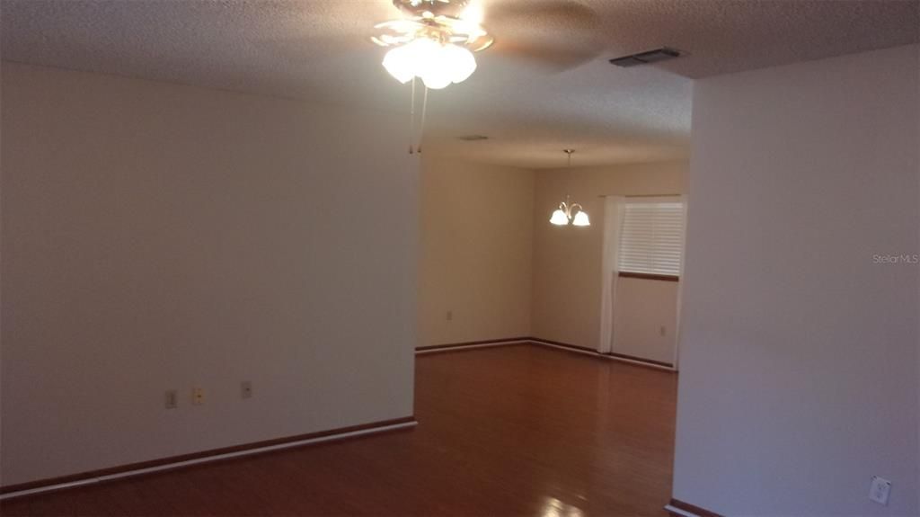 Active With Contract: $144,777 (2 beds, 2 baths, 1144 Square Feet)