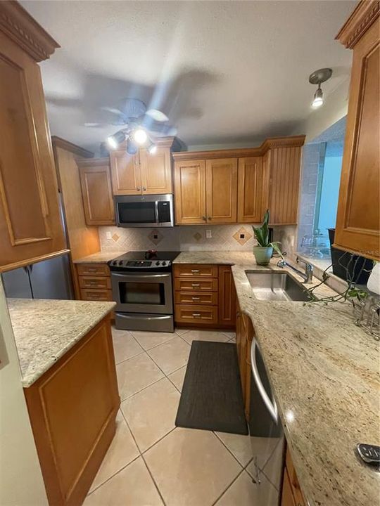 出租: $6,500 (2 贝兹, 2 浴室, 1388 平方英尺)