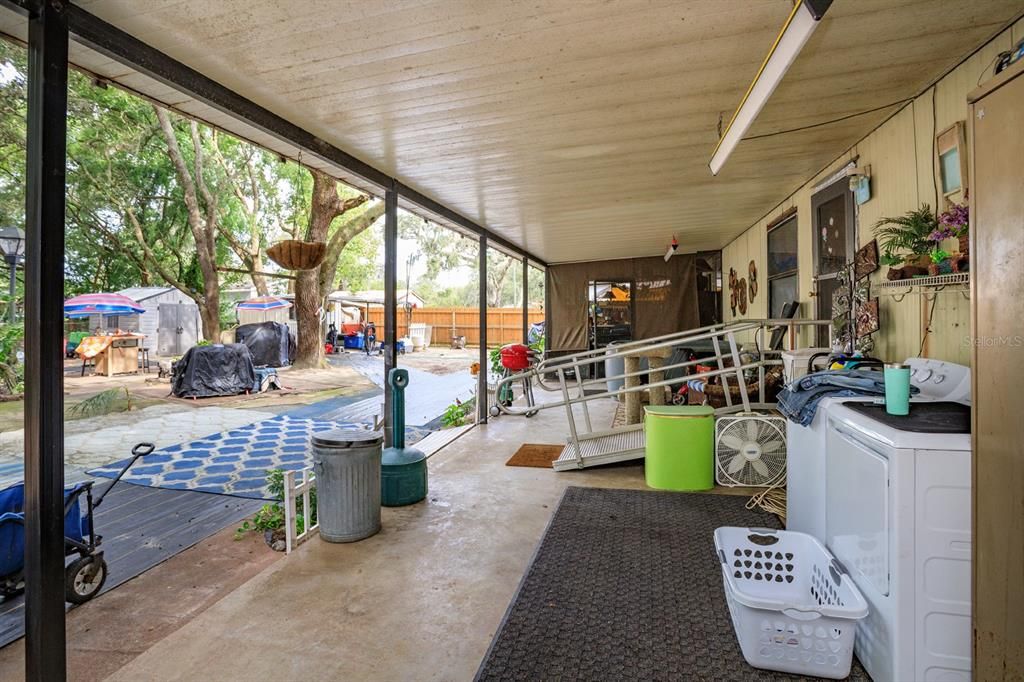 For Sale: $165,000 (3 beds, 2 baths, 924 Square Feet)