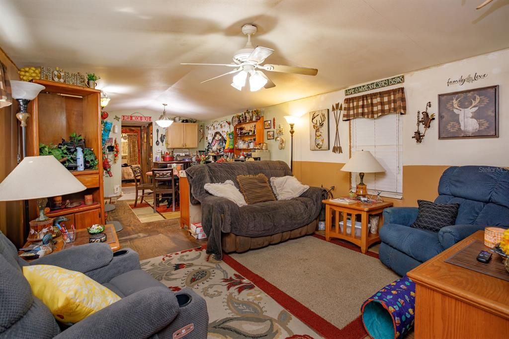 For Sale: $165,000 (3 beds, 2 baths, 924 Square Feet)