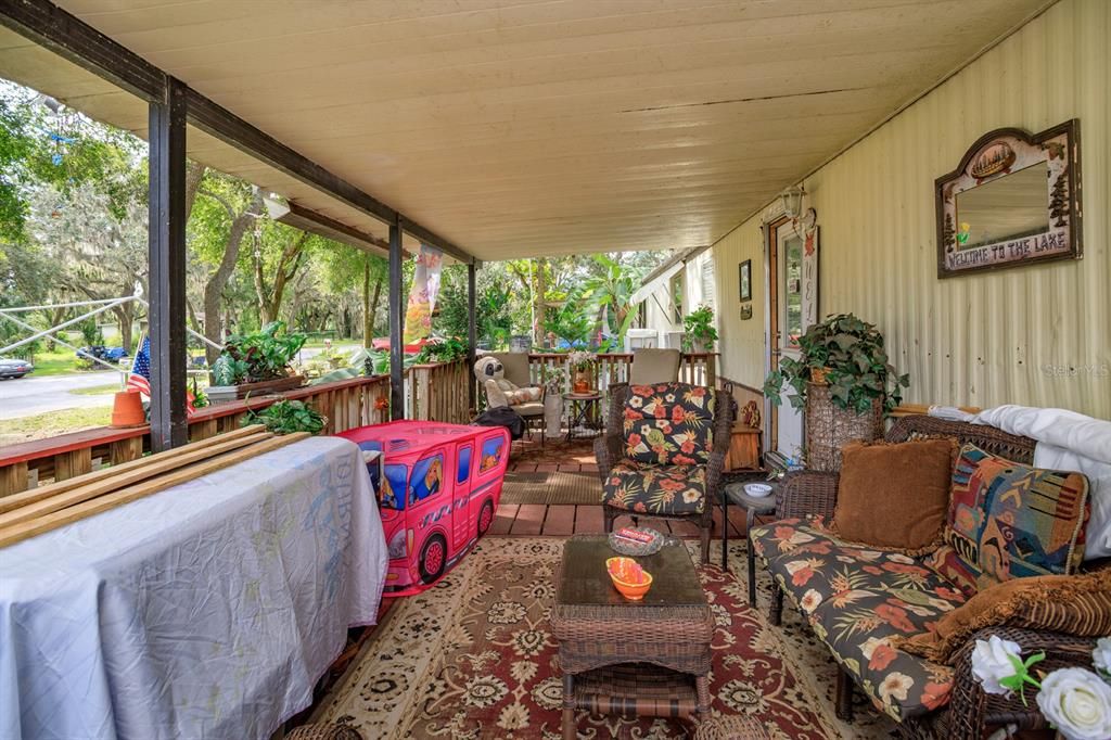 For Sale: $165,000 (3 beds, 2 baths, 924 Square Feet)