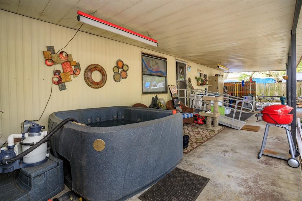 For Sale: $165,000 (3 beds, 2 baths, 924 Square Feet)