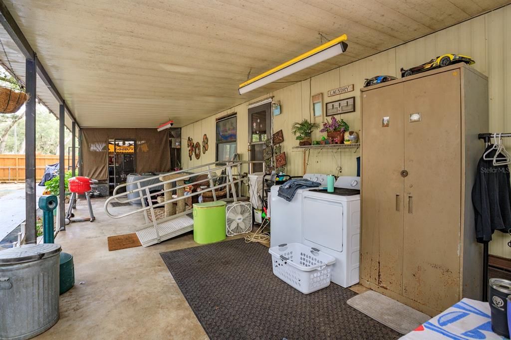 For Sale: $165,000 (3 beds, 2 baths, 924 Square Feet)