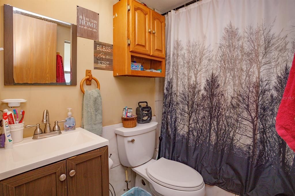 For Sale: $165,000 (3 beds, 2 baths, 924 Square Feet)