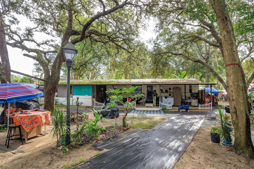 For Sale: $165,000 (3 beds, 2 baths, 924 Square Feet)