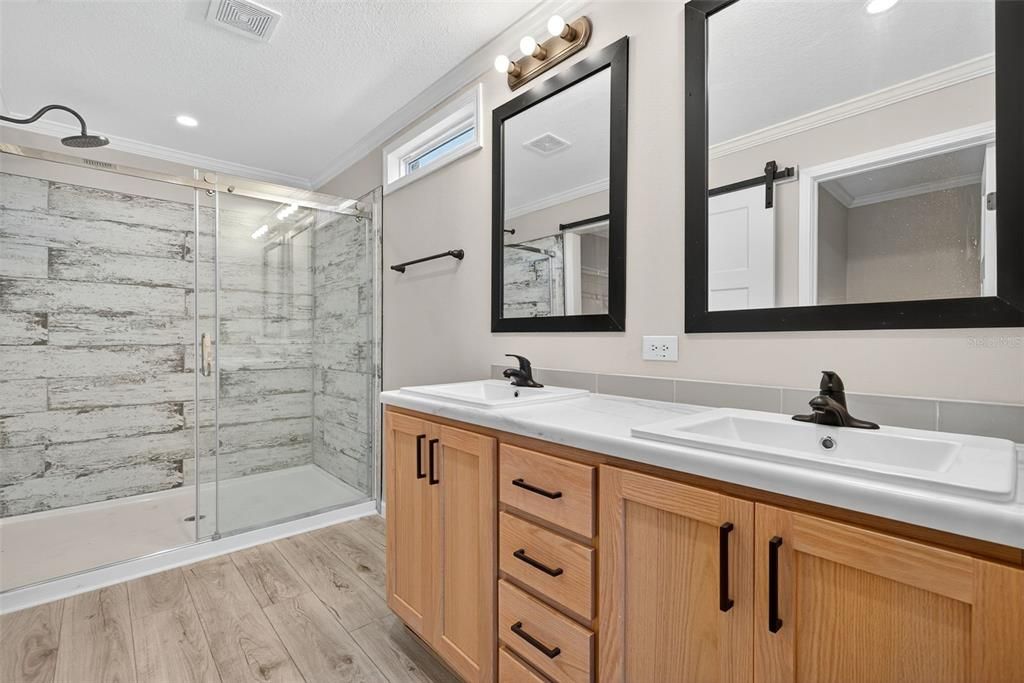 待售: $275,000 (3 贝兹, 2 浴室, 1387 平方英尺)