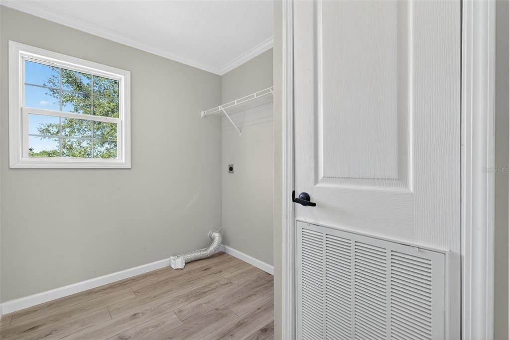 待售: $275,000 (3 贝兹, 2 浴室, 1387 平方英尺)