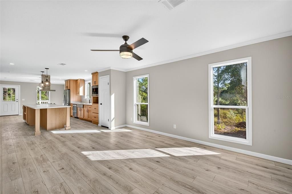 待售: $275,000 (3 贝兹, 2 浴室, 1387 平方英尺)