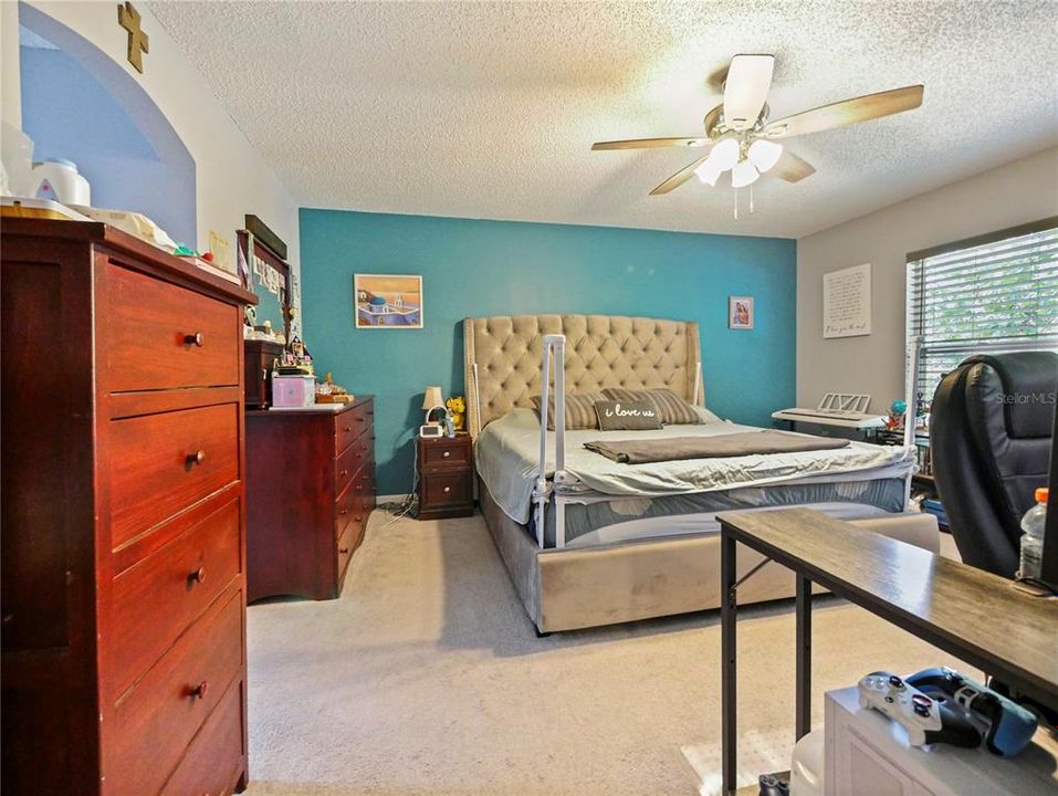 For Sale: $379,900 (4 beds, 2 baths, 2142 Square Feet)