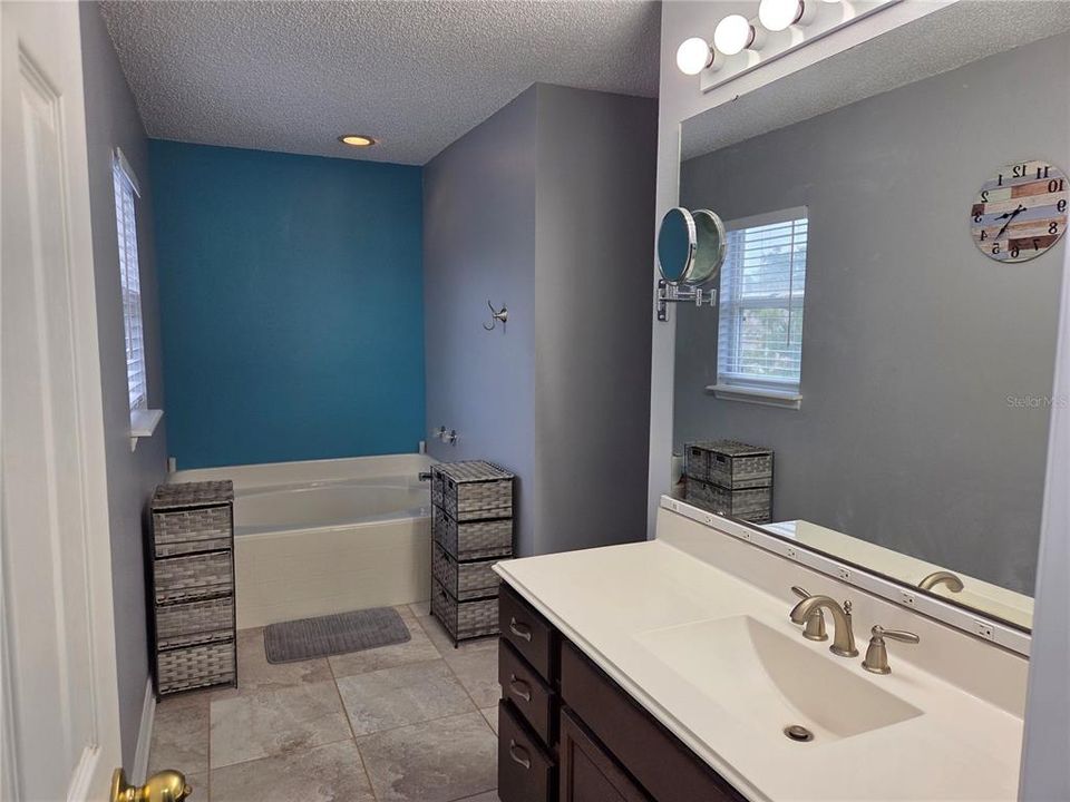 For Sale: $379,900 (4 beds, 2 baths, 2142 Square Feet)