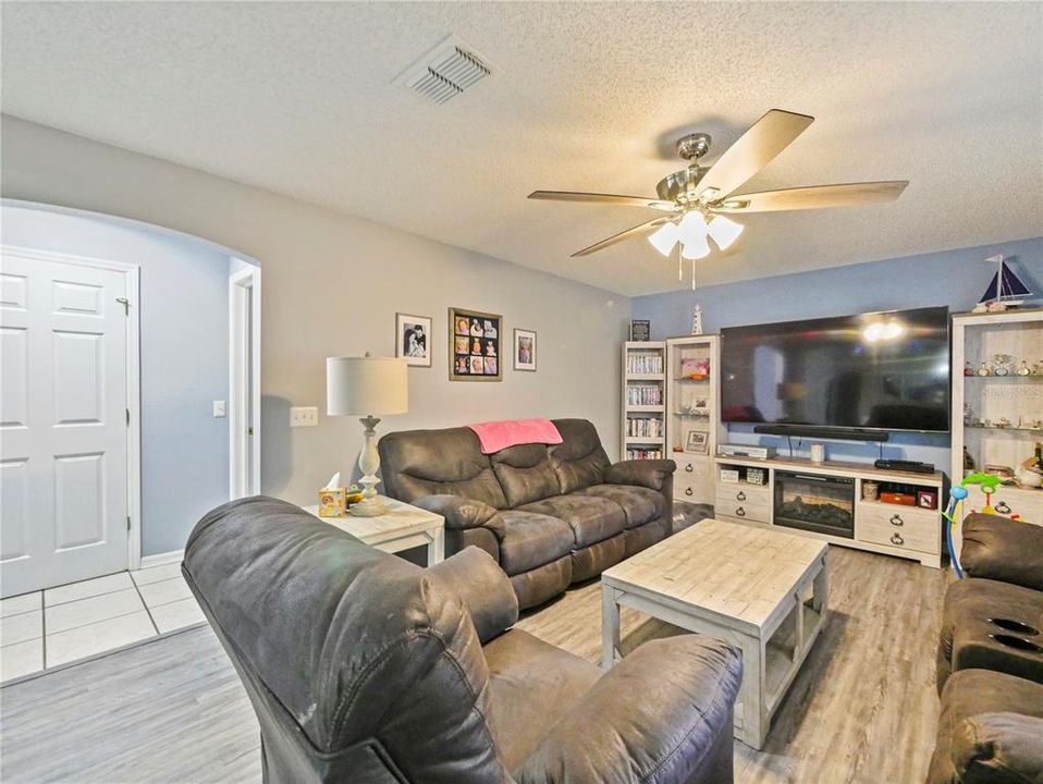 For Sale: $379,900 (4 beds, 2 baths, 2142 Square Feet)