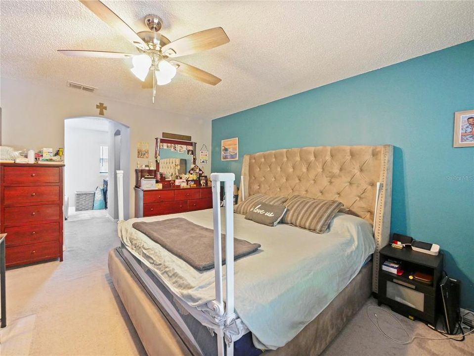 For Sale: $379,900 (4 beds, 2 baths, 2142 Square Feet)